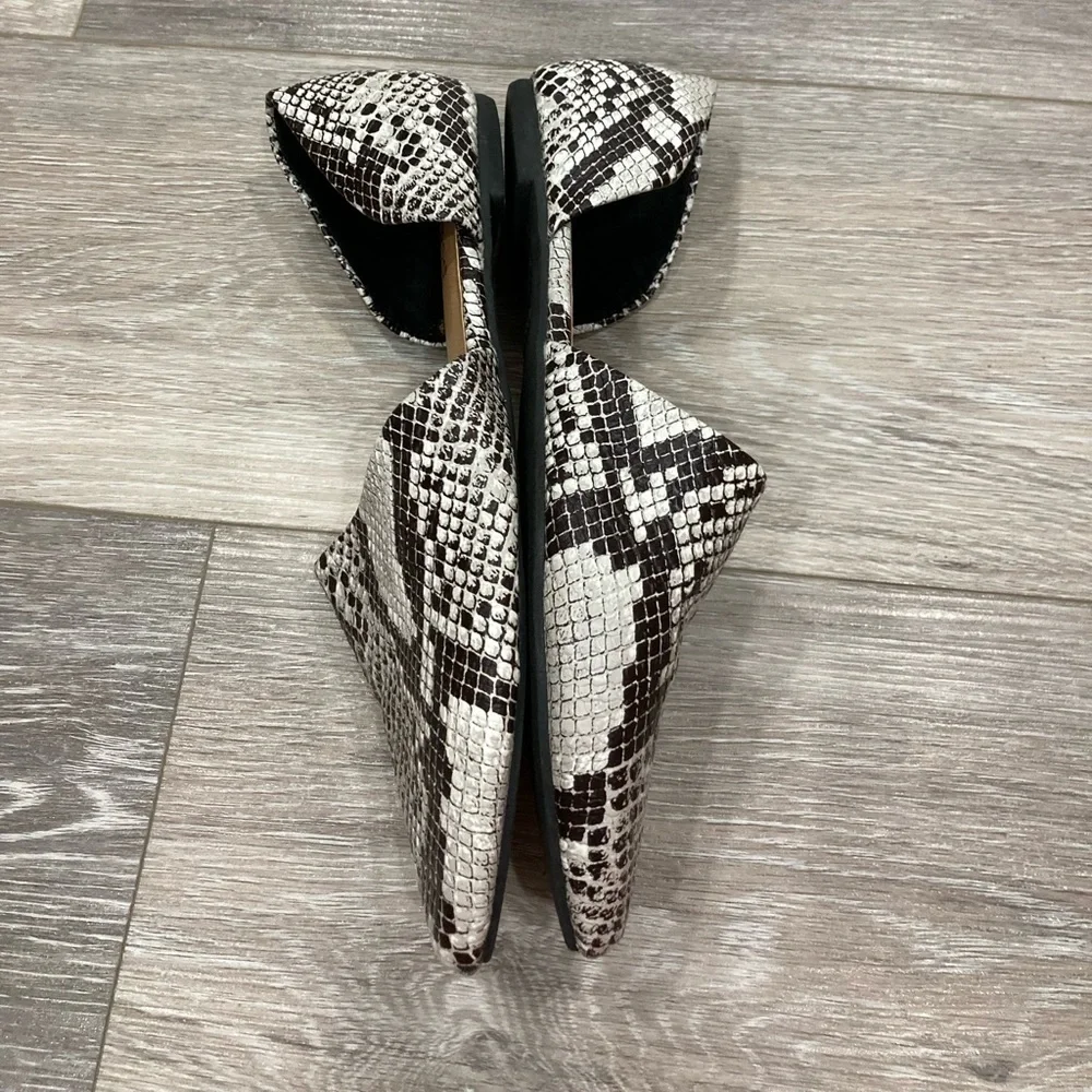 Bamboo Faux Snake Skin Pointed Toed Flats Size 7 Slide on Closed Toe